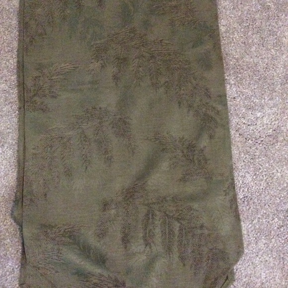 Table Runner - Picture 2 of 2